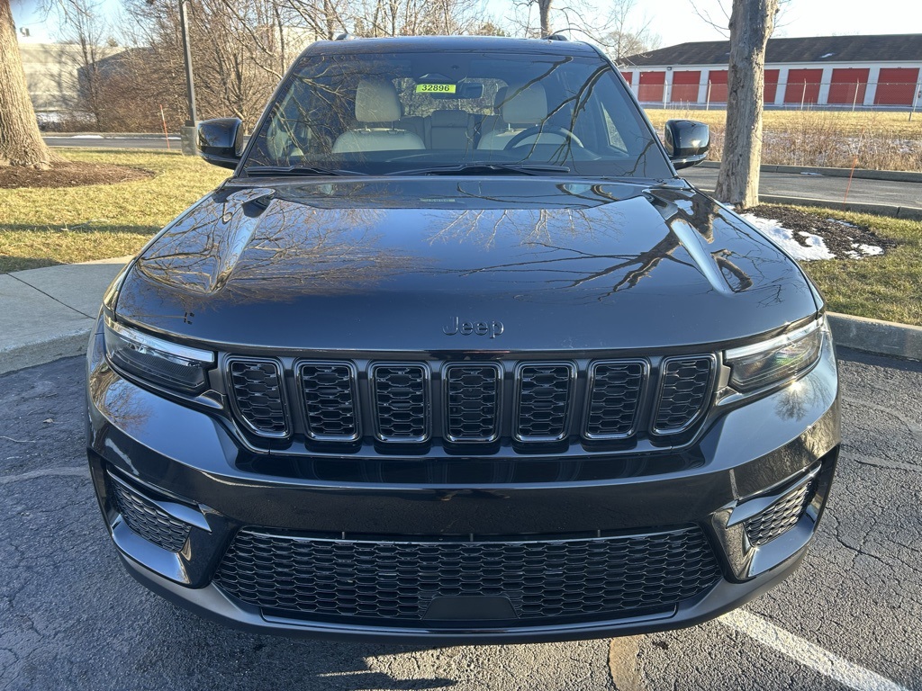 new 2025 Jeep Grand Cherokee car, priced at $51,660