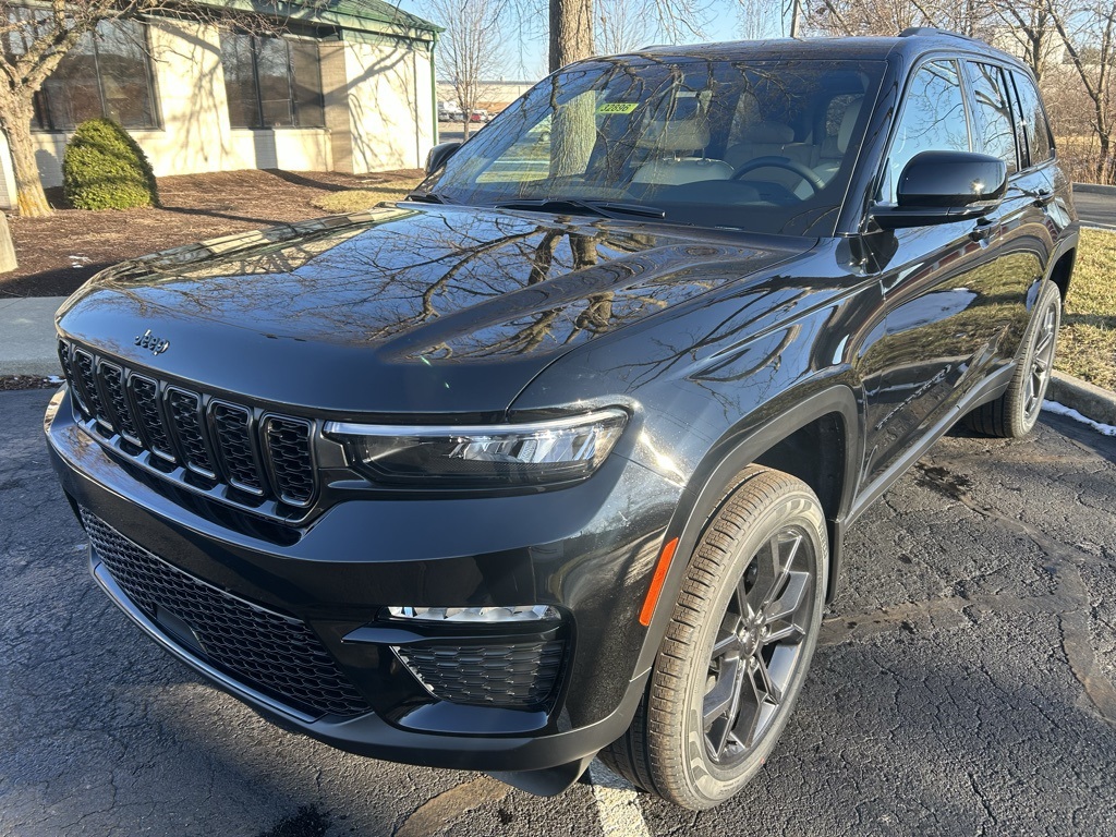 new 2025 Jeep Grand Cherokee car, priced at $51,660