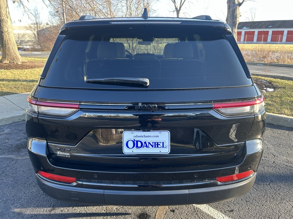 new 2025 Jeep Grand Cherokee car, priced at $51,660