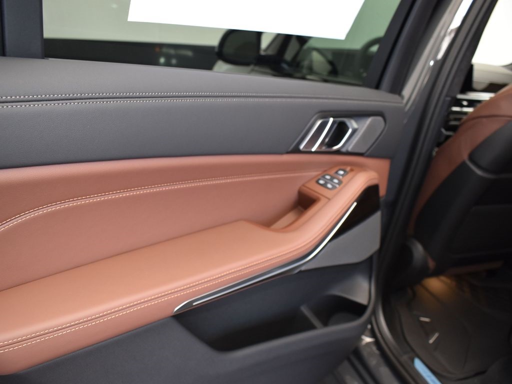 2026 Dravit Gray Metallic BMW X7 M60i AWD SUV