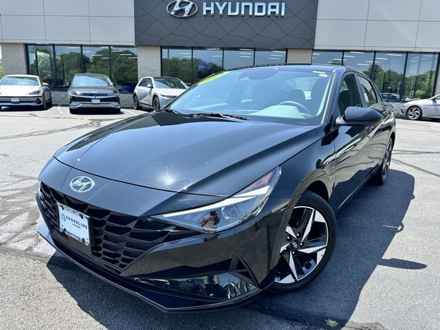 2023 Phantom Black Hyundai Elantra SEL Sedan