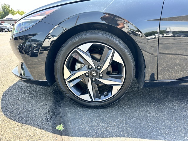 2023 Phantom Black Hyundai Elantra SEL FWD Sedan