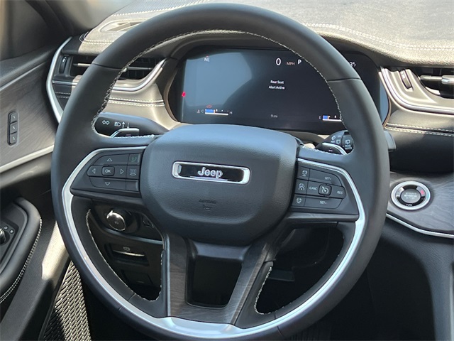 2025 Jeep Grand Cherokee Limited photo 15