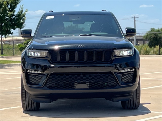 2025 Jeep Grand Cherokee Limited photo 2
