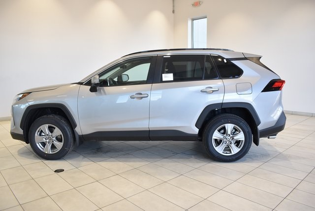 2025 Toyota RAV4 XLE photo 2