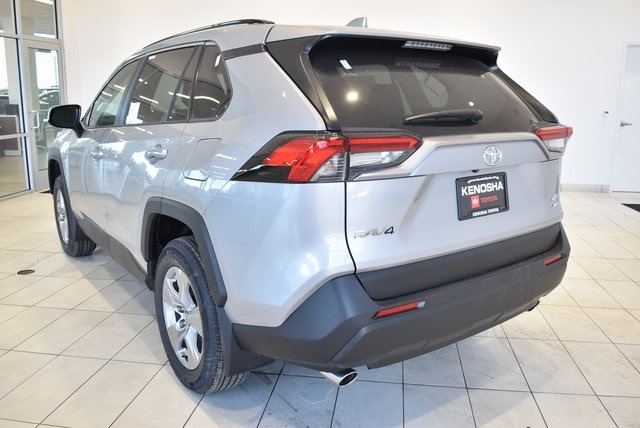 2025 Toyota RAV4 XLE photo 3
