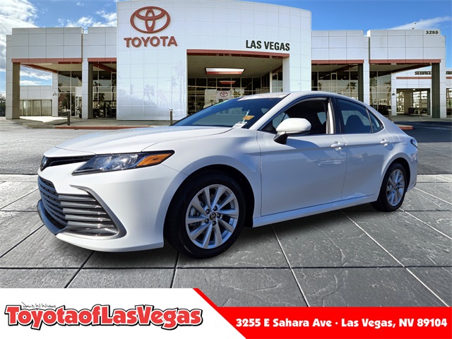 2023 Toyota Camry LE's photo