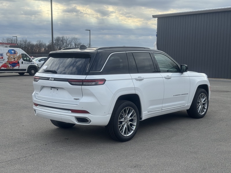 2025 Jeep Grand Cherokee Summit photo 2