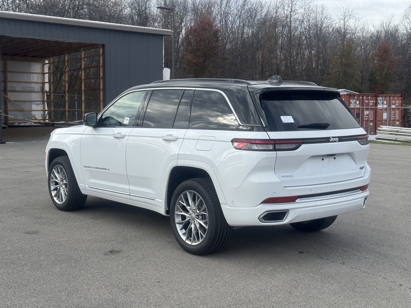 2025 Jeep Grand Cherokee Summit photo 4