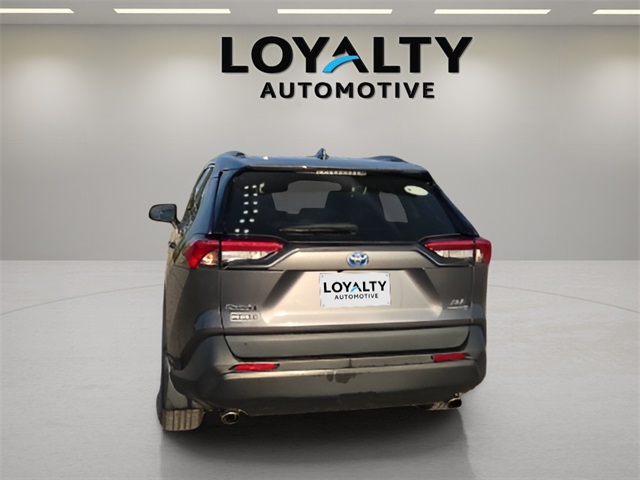 2019 Toyota RAV4 Hybrid XLE photo 4