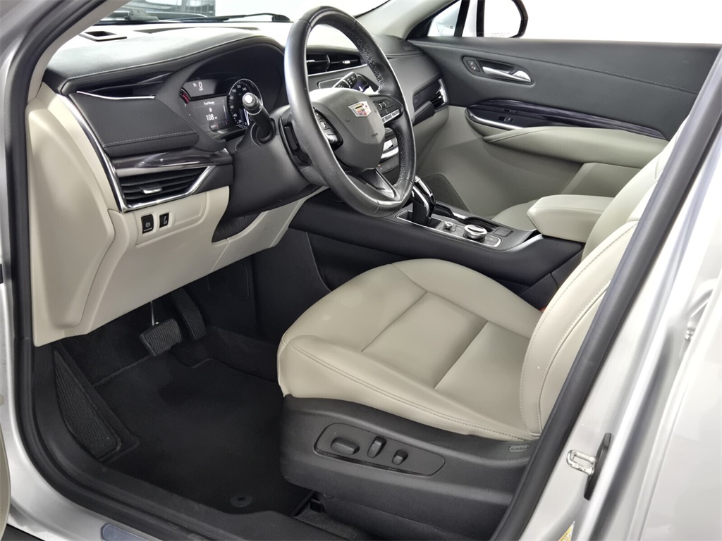 used 2021 Cadillac XT4 car, priced at $23,998