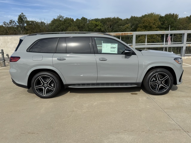 2026 Mercedes Benz GLS 450 4MATIC photo 2