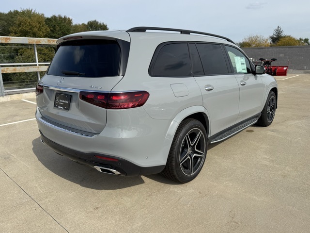 2026 Mercedes Benz GLS 450 4MATIC photo 3