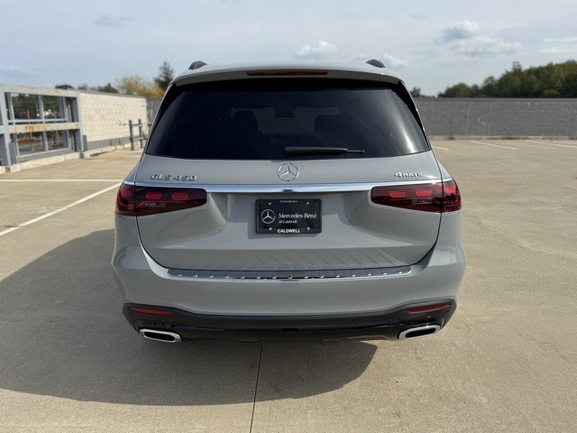 2026 Mercedes Benz GLS 450 4MATIC photo 4