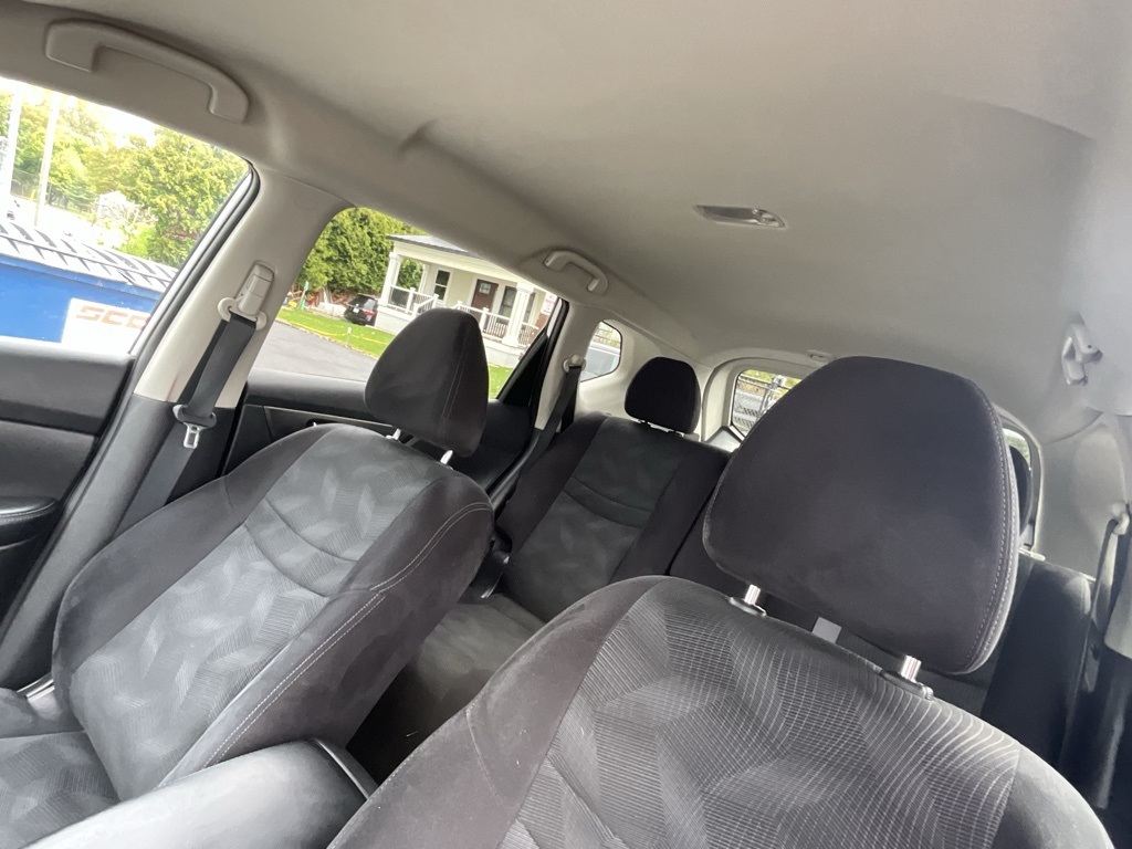 2014 Nissan Rogue SV photo 11