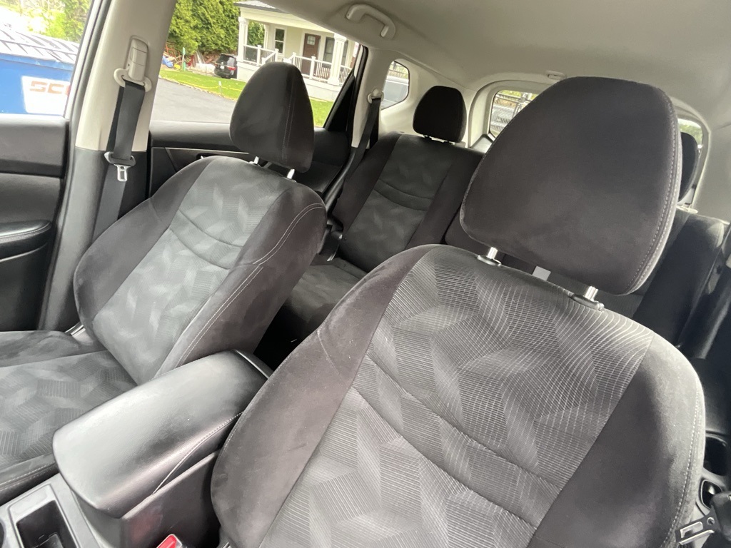 2014 Nissan Rogue SV photo 12