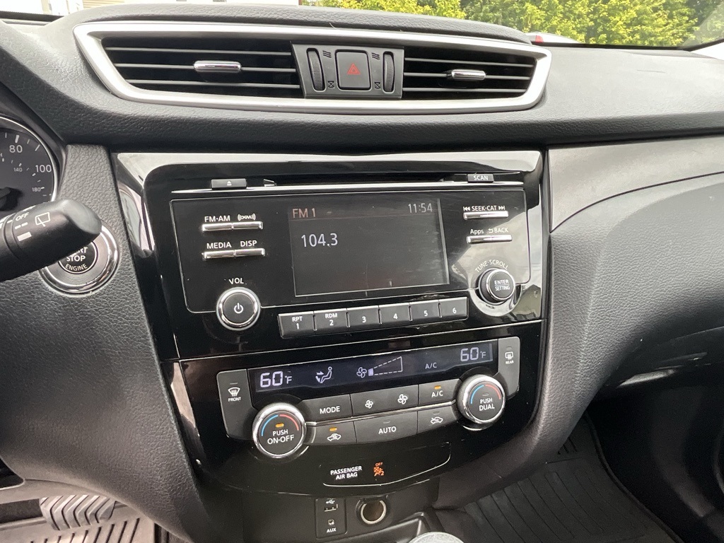 2014 Nissan Rogue SV photo 13
