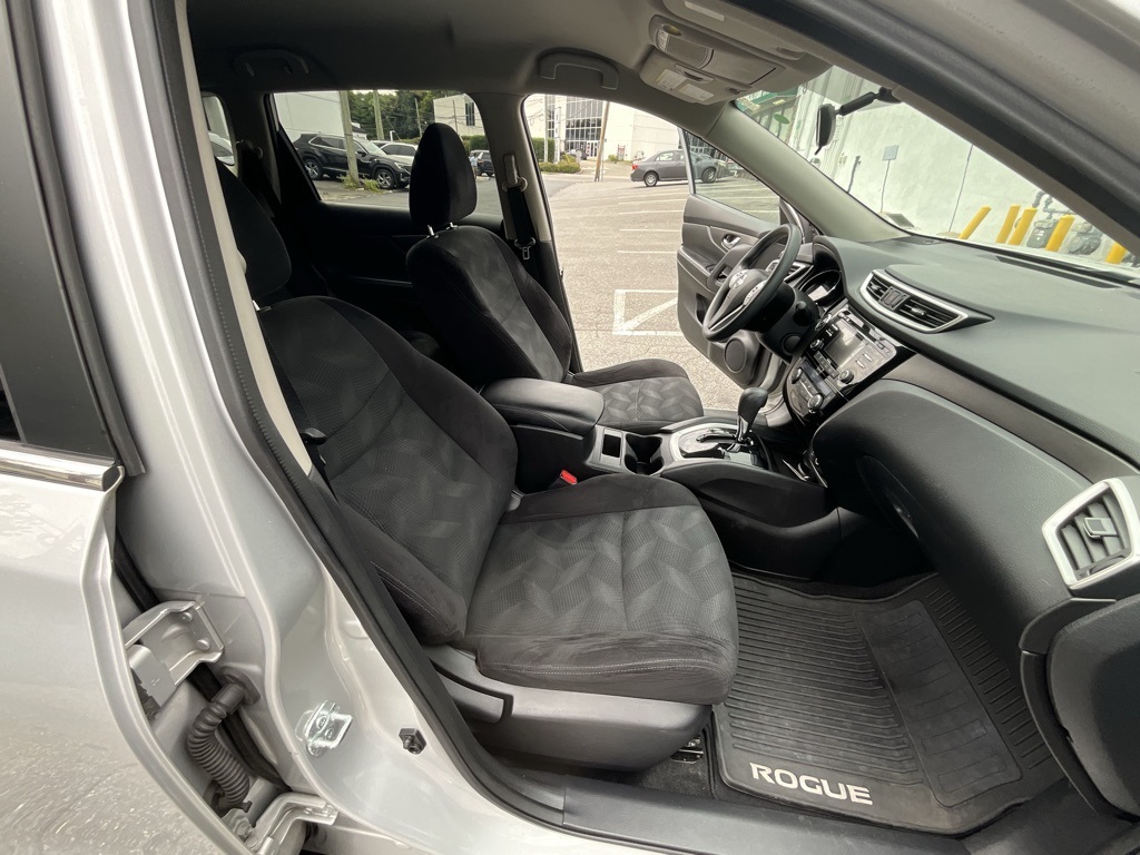 2014 Nissan Rogue SV photo 29
