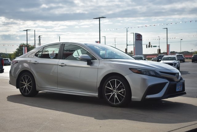 2023 Toyota Camry SE photo 4