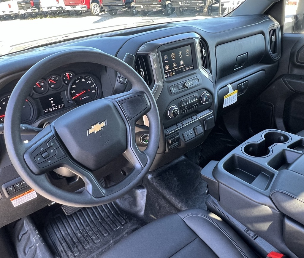 2025 Chevrolet Silverado 3500HD Work Truck photo 2