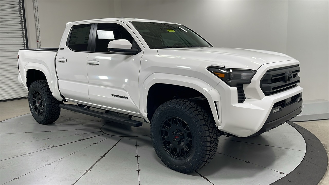 2025 Toyota Tacoma SR5 Double Cab photo 3