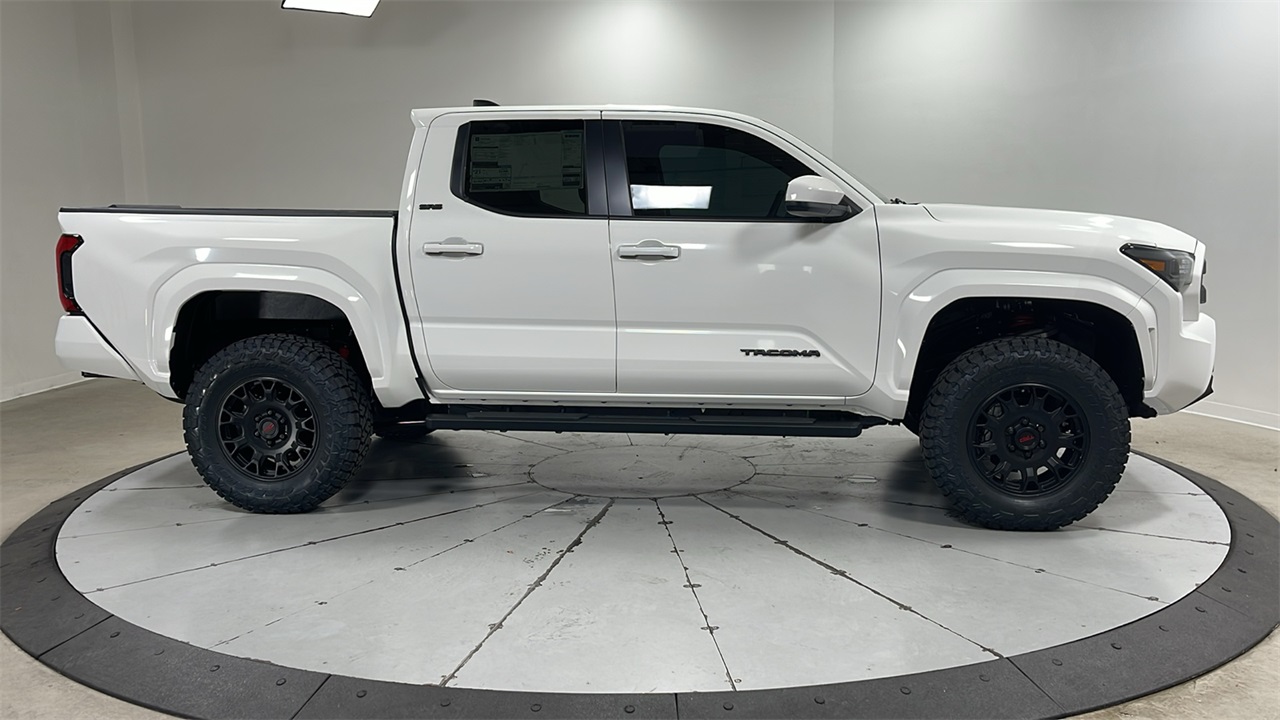 2025 Toyota Tacoma SR5 Double Cab photo 5