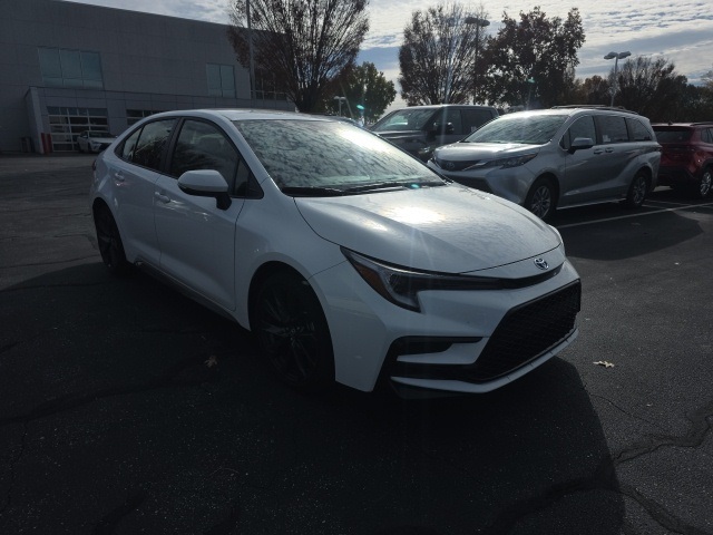 Used 2024 Toyota Corolla SE with VIN JTDBCMFE3RJ035374 for sale in Northfield, Minnesota