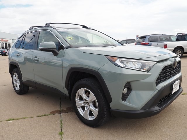2020 Toyota RAV4 XLE photo 2