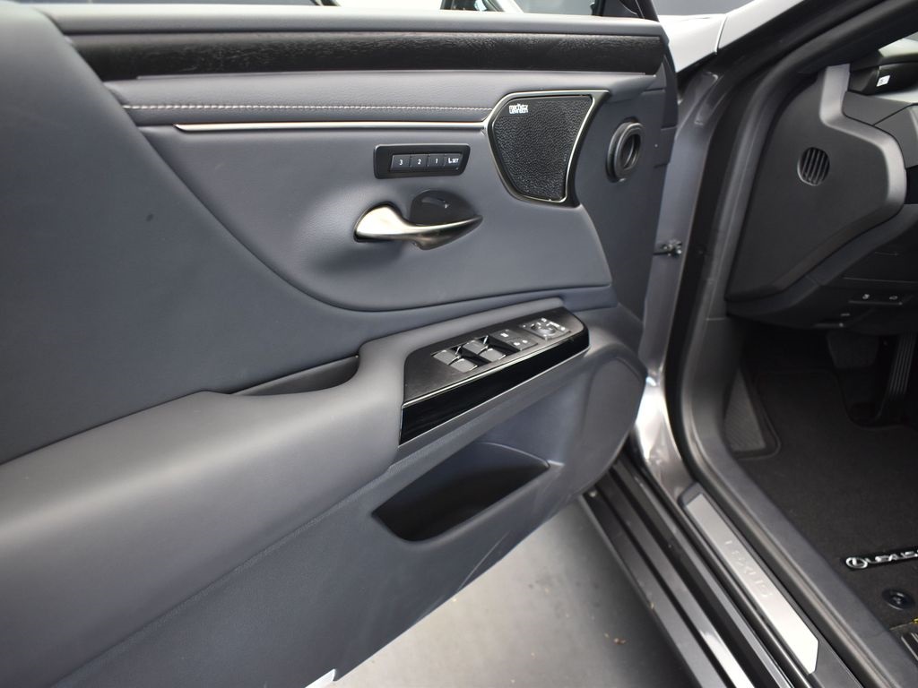 2025 Gray Lexus ES 350 Ultra Luxury FWD Sedan
