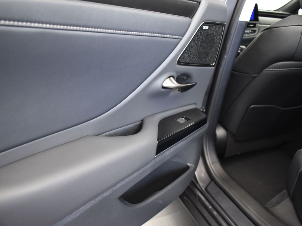 2025 Gray Lexus ES 350 Ultra Luxury FWD Sedan