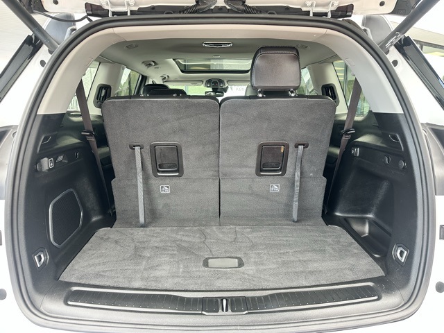 2022 Bright White Clearcoat Jeep Grand Cherokee L Limited 4X4 SUV