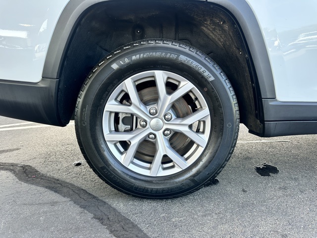 2022 Bright White Clearcoat Jeep Grand Cherokee L Limited 4X4 SUV