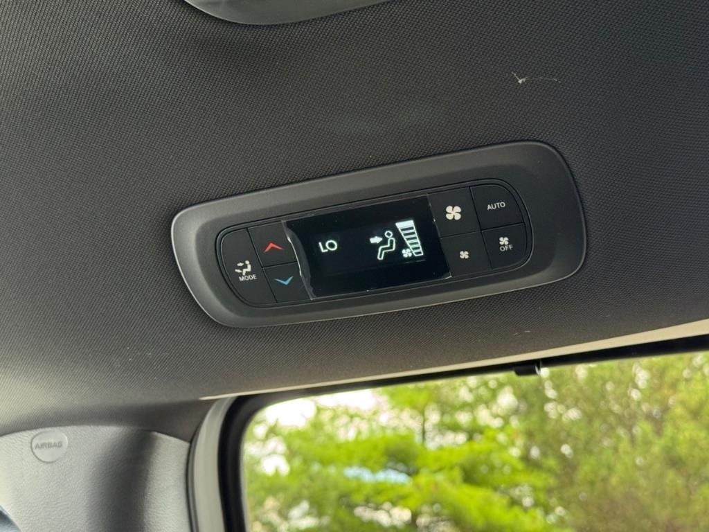 2026 Chrysler Voyager LX photo 9