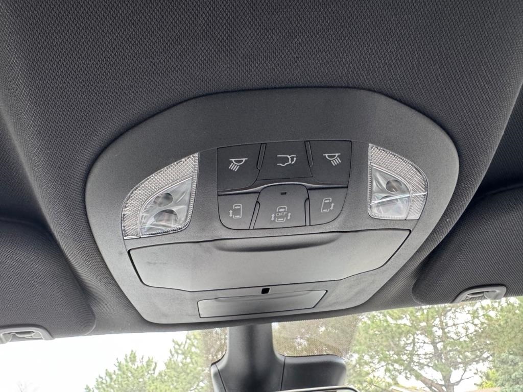 2026 Chrysler Voyager LX photo 14