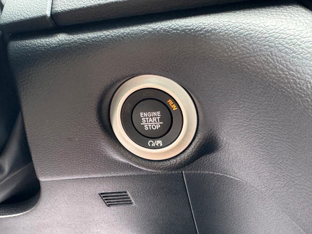 2026 Chrysler Voyager LX photo 17