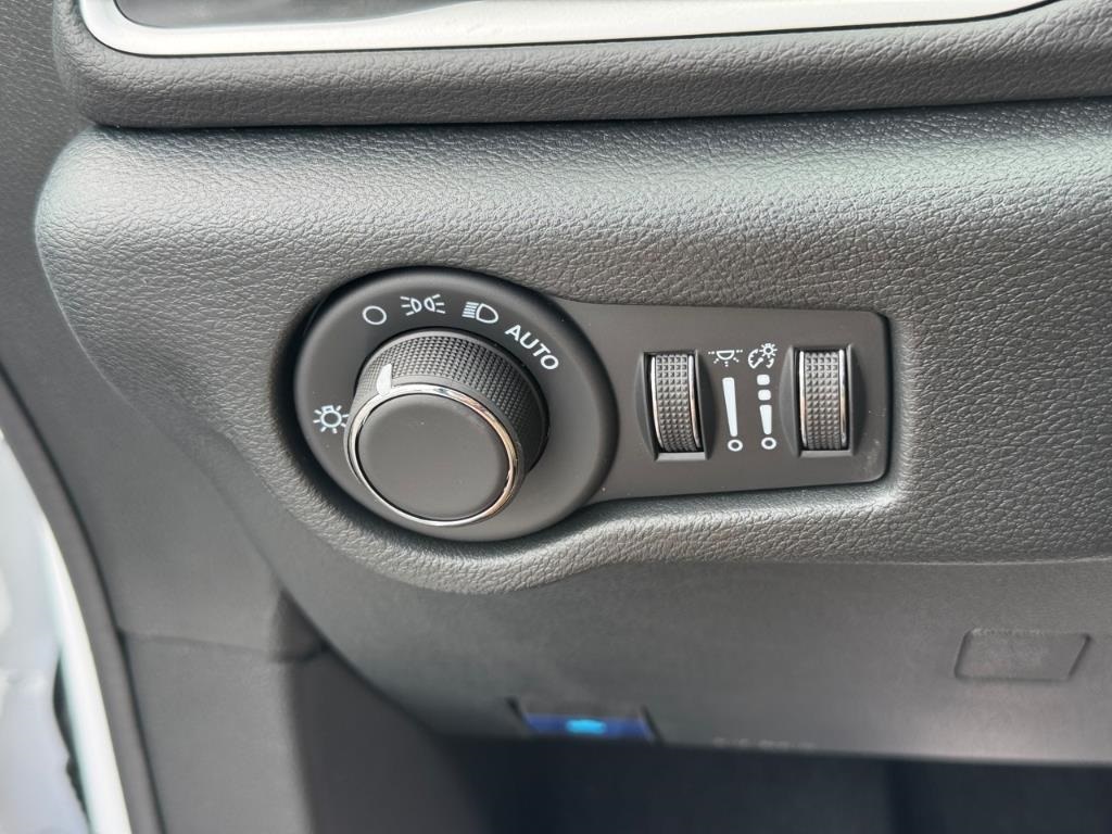 2026 Chrysler Voyager LX photo 18