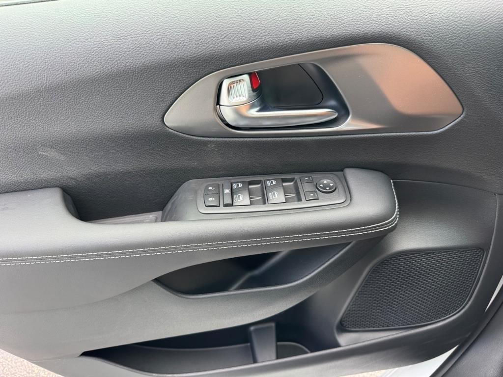 2026 Chrysler Voyager LX photo 19