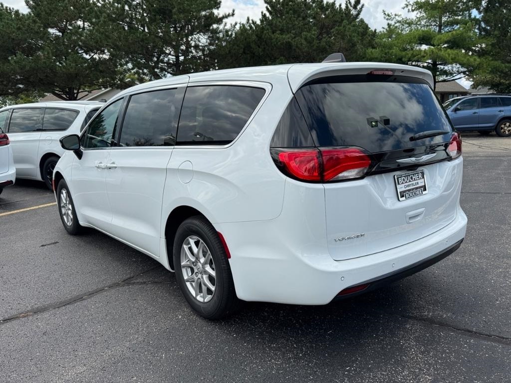 2026 Chrysler Voyager LX photo 3