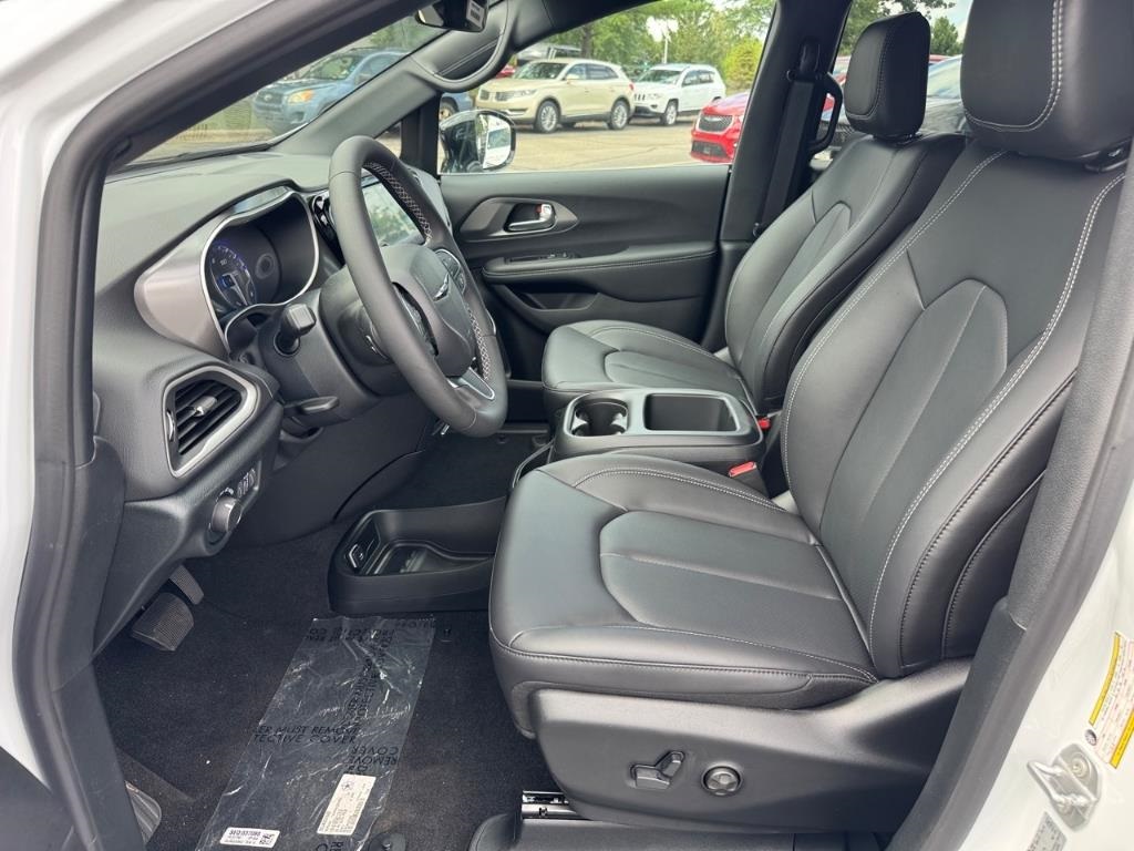 2026 Chrysler Voyager LX photo 6