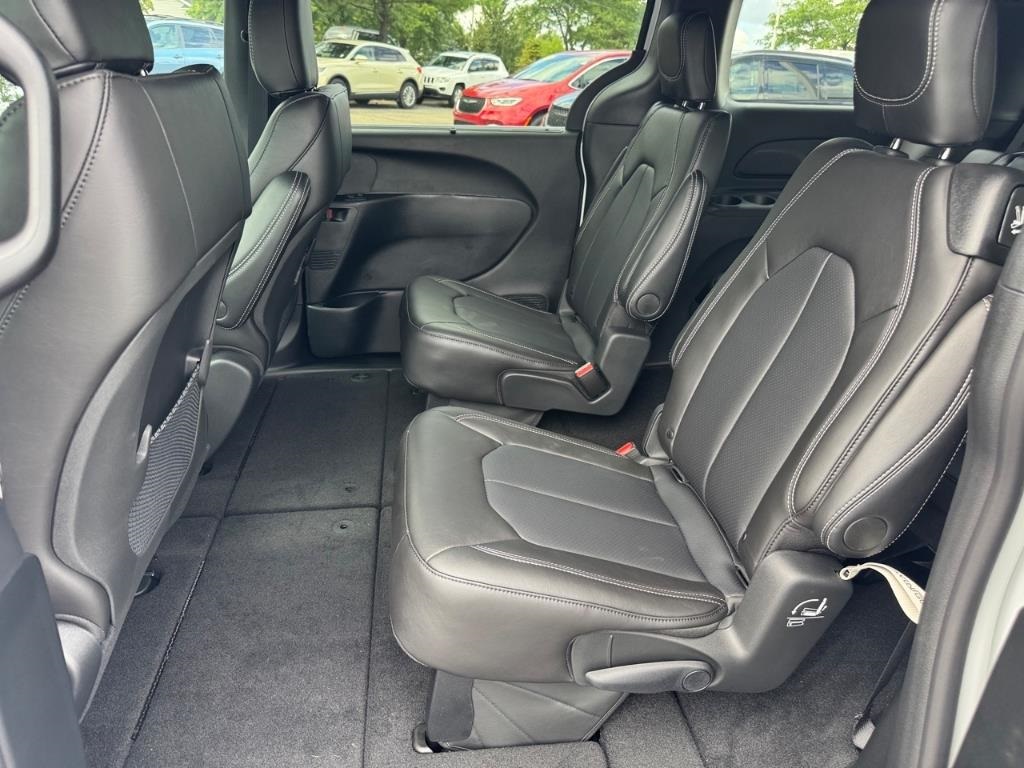 2026 Chrysler Voyager LX photo 8
