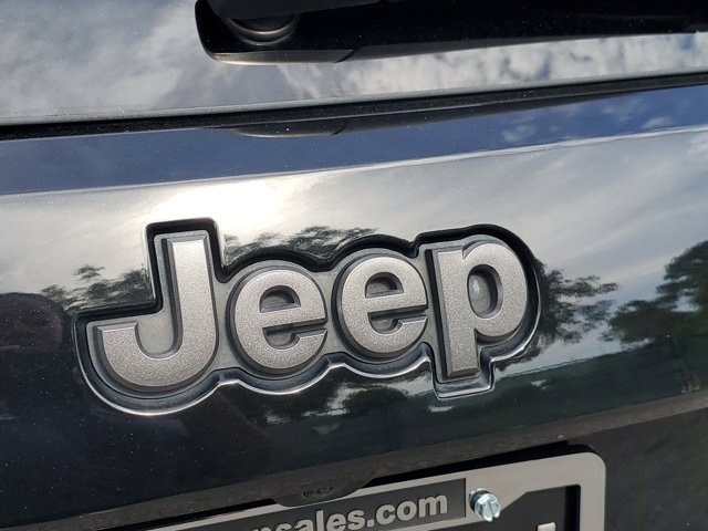 2021 Diamond Black Crystal Pearlcoat Jeep Grand Cherokee High Altitude 4X4 SUV