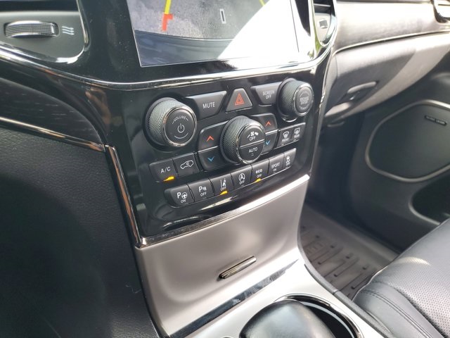 2021 Diamond Black Crystal Pearlcoat Jeep Grand Cherokee High Altitude 4X4 SUV