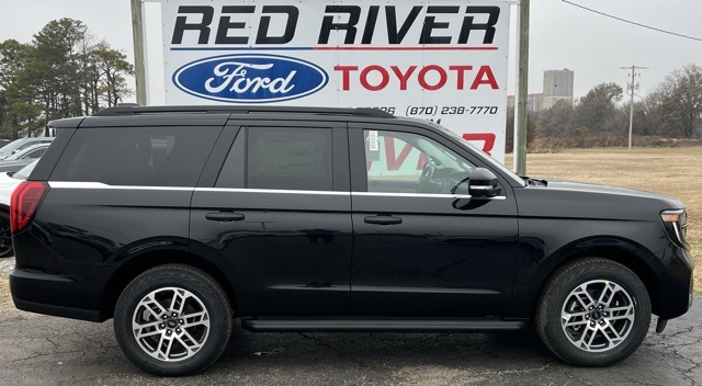 2026 Ford Expedition Active's photo