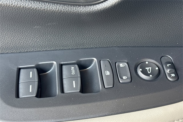2026 Honda HR-V LX photo 12