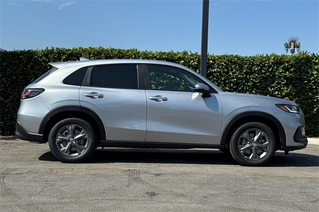 2026 Honda HR-V LX photo 3