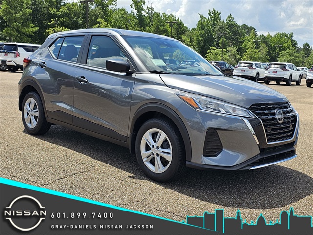 2025 Nissan KICKS PLAY Base's photo