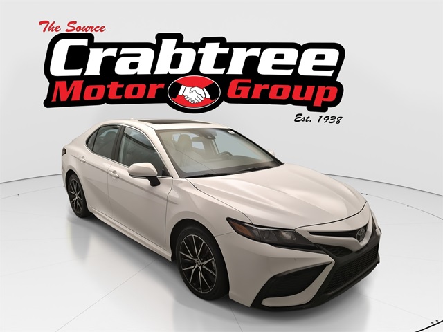 2024 Toyota Camry SE's photo