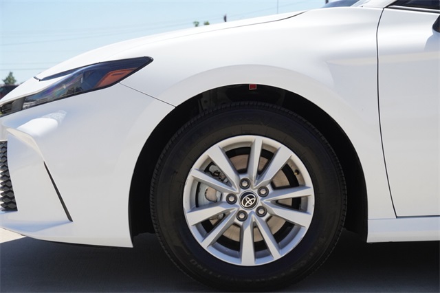 2025 Toyota Camry LE photo 3