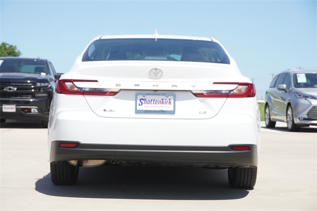 2025 Toyota Camry LE photo 5