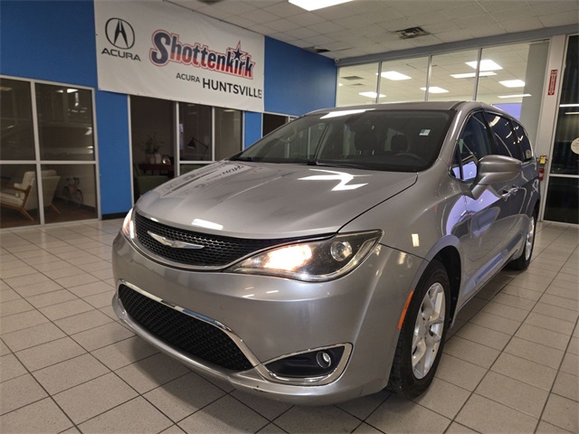 2018 Chrysler Pacifica Touring Plus's photo